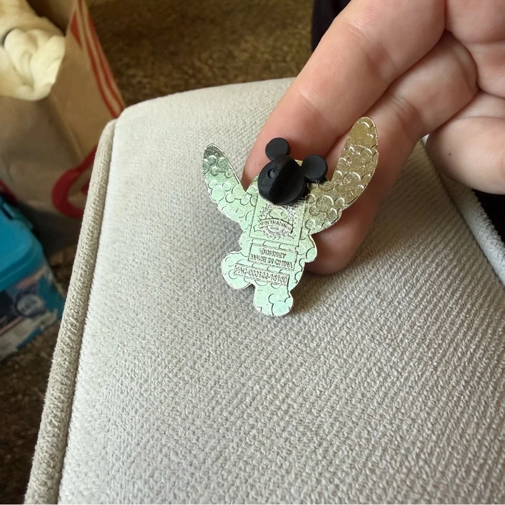 2014 Disney Stitch Pin - Picture 2 of 2